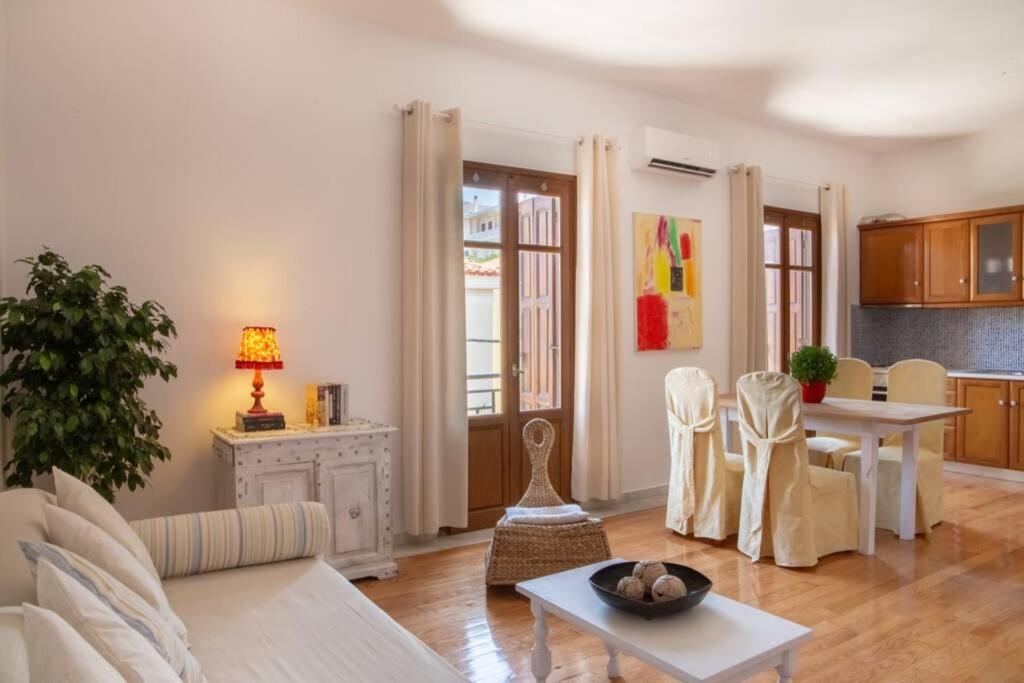 Seaview Stylish Flat In Andros - Walk To Beach Zewnętrze zdjęcie